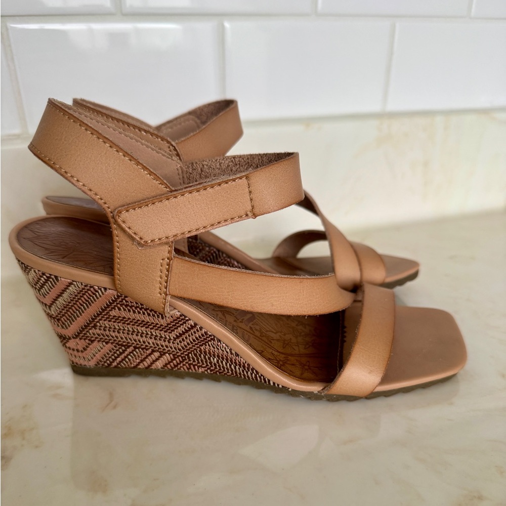 Blowfish Malibu Orchid wedge sandals women’s size 8